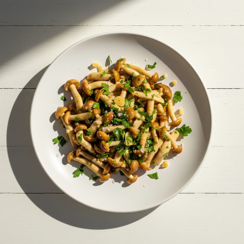 Ciuperci Shimeji la Tigaie cu Usturoi și Pătrunjel