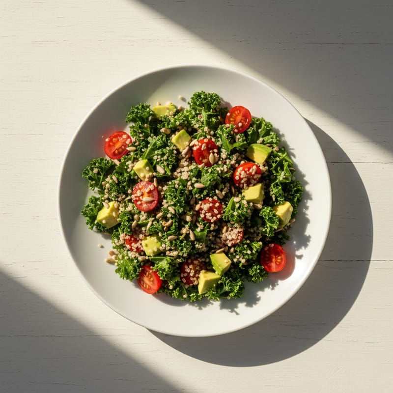 Salată Kale cu Quinoa și Avocado